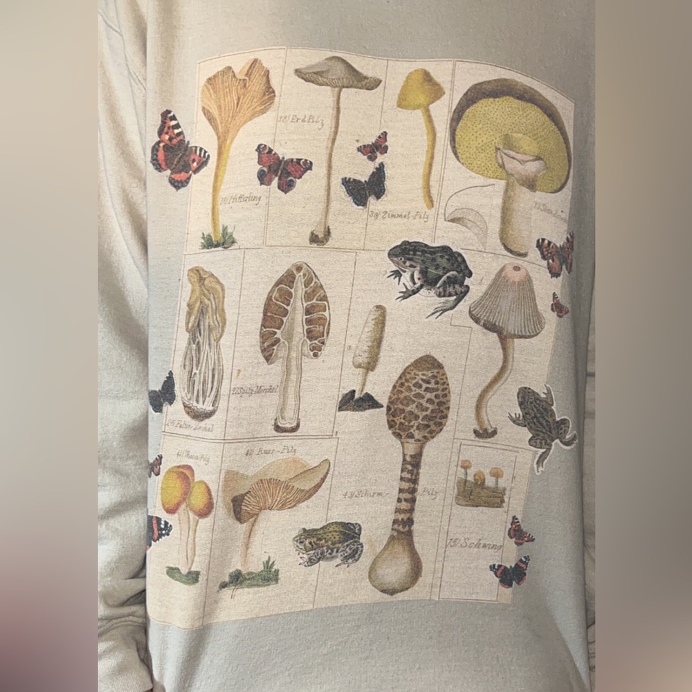 Adorable crew neck! - Picture 3 of 4